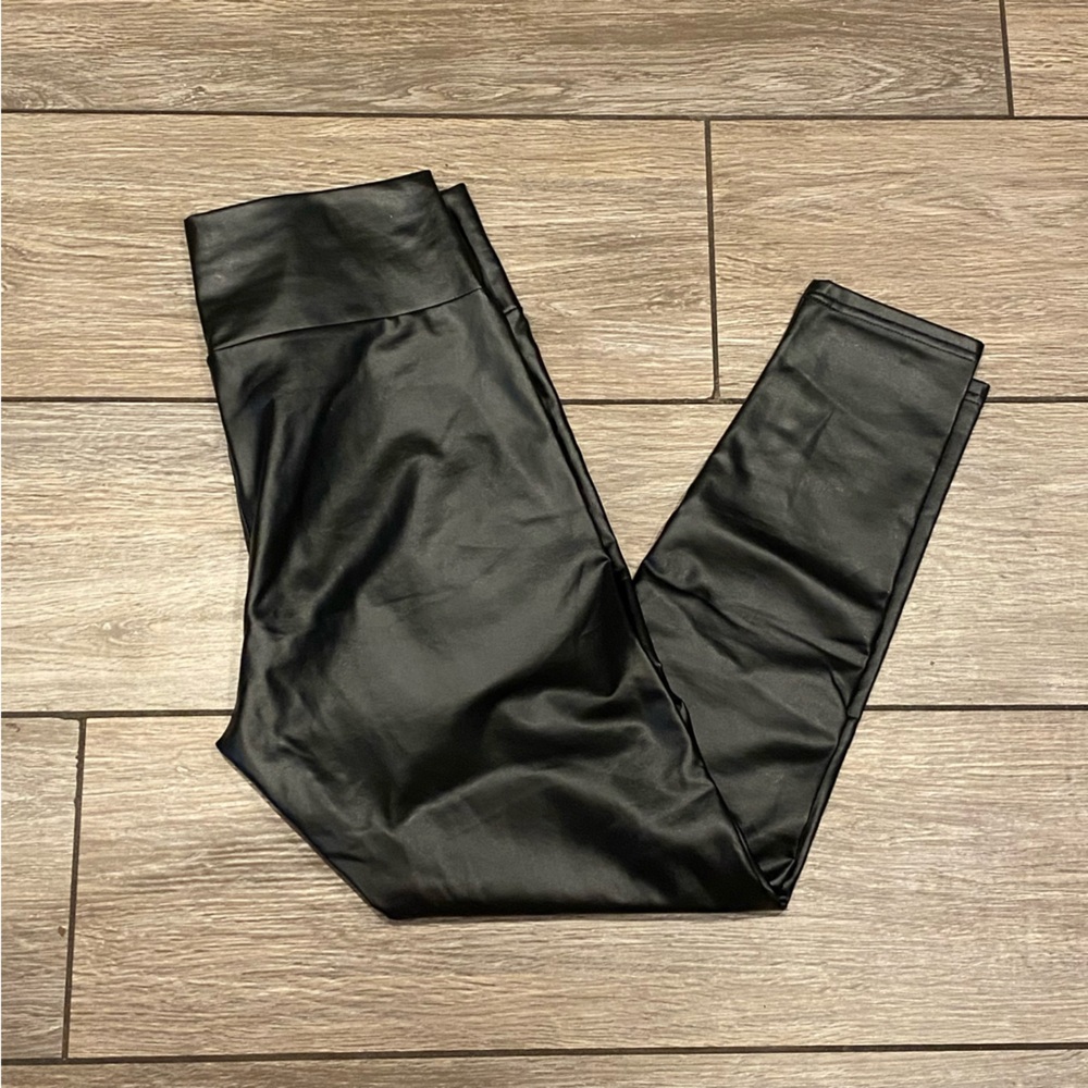 LAST CALL Shimmery Black Medium Scuba Leggings